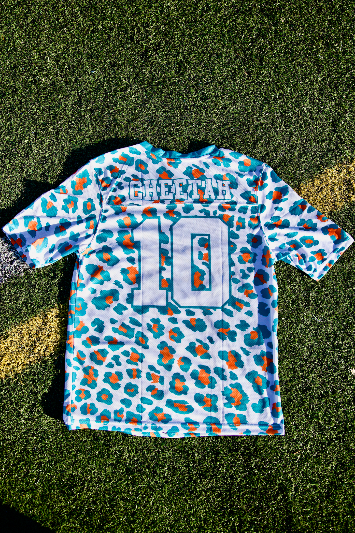 Cheetah Jersey White - Aqua Neck