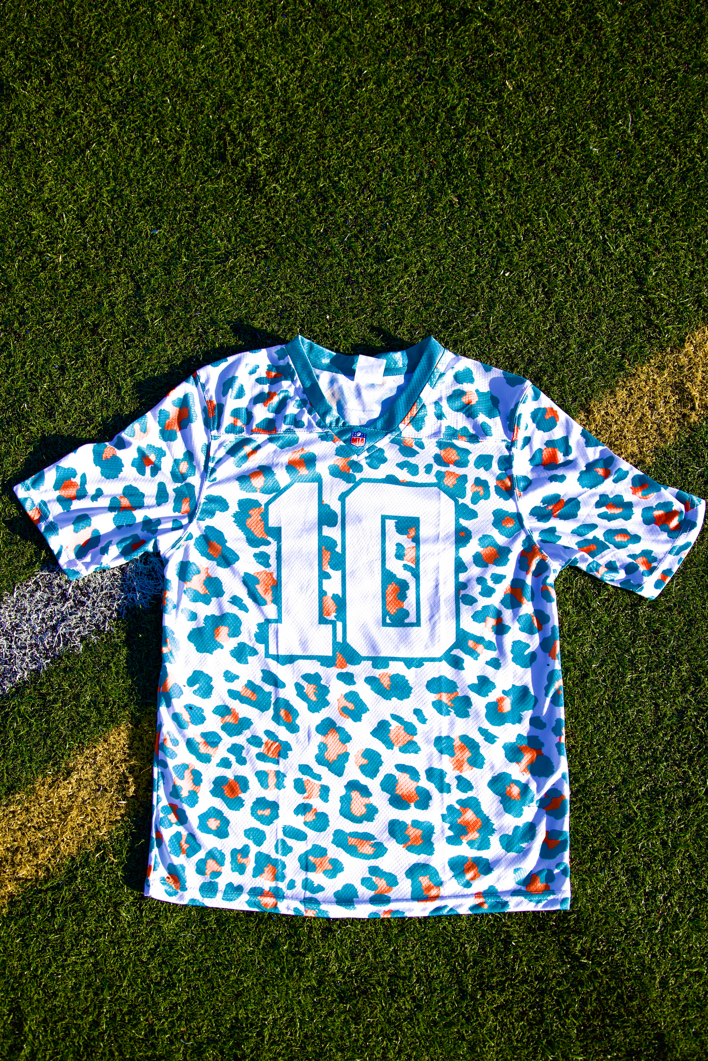 Cheetah Jersey White - Aqua Neck